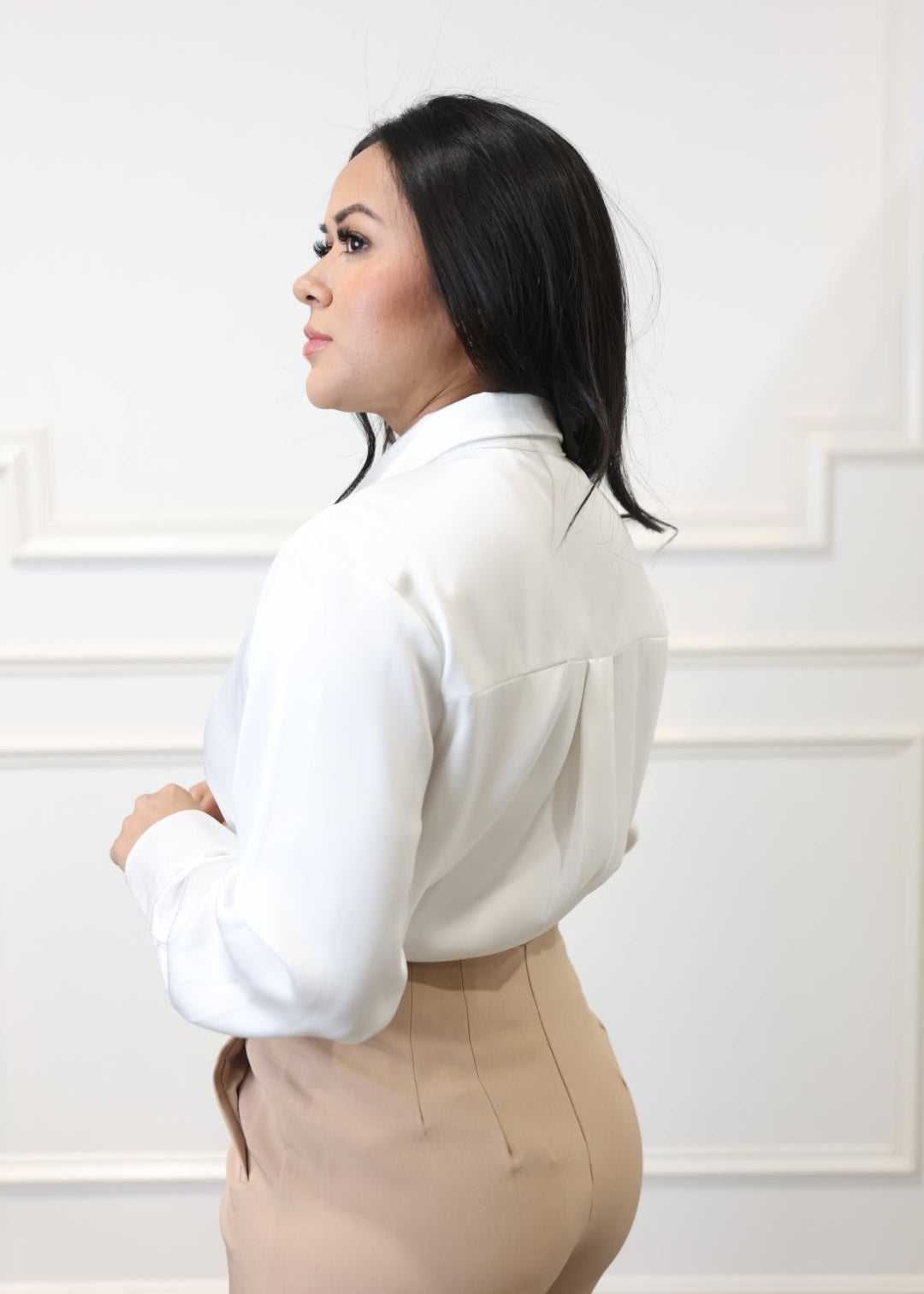 Mila – White Long-Sleeve Formal Blouse