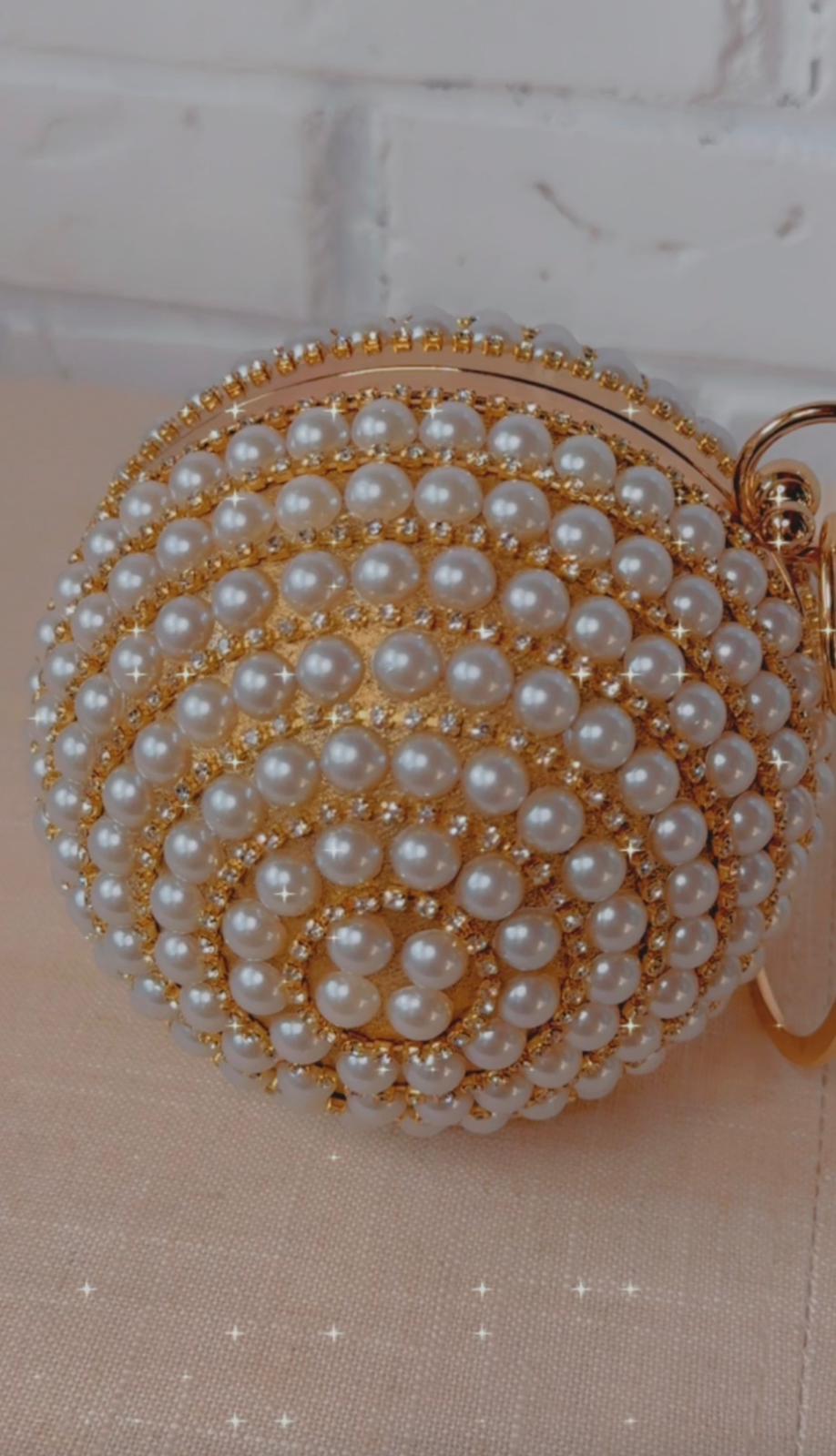 Bella ball clutch