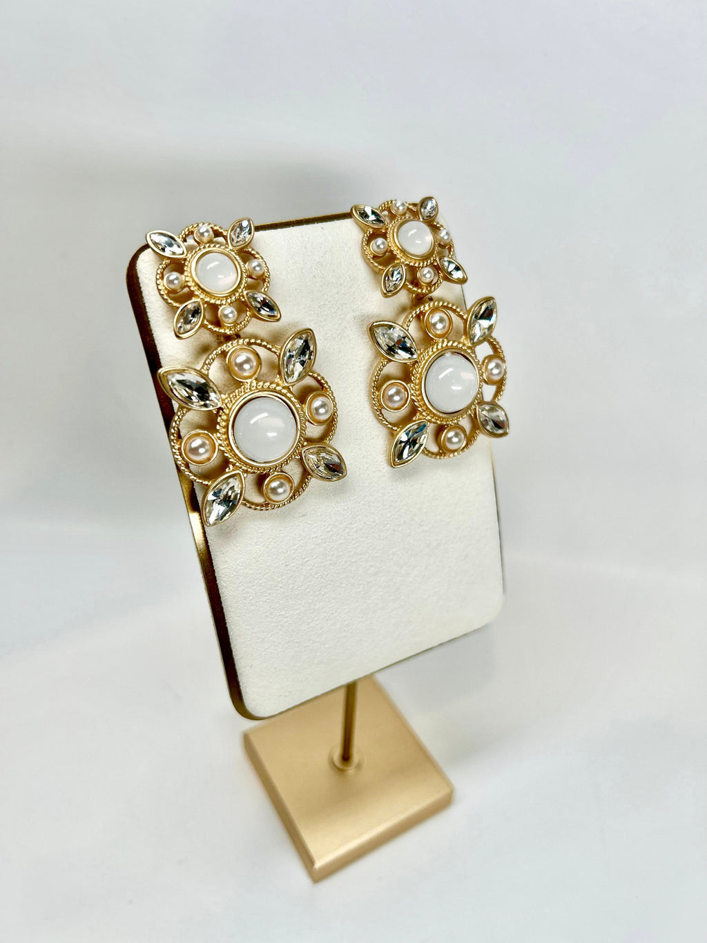 Cata -  Elegant Blooms & Pearls Earrings