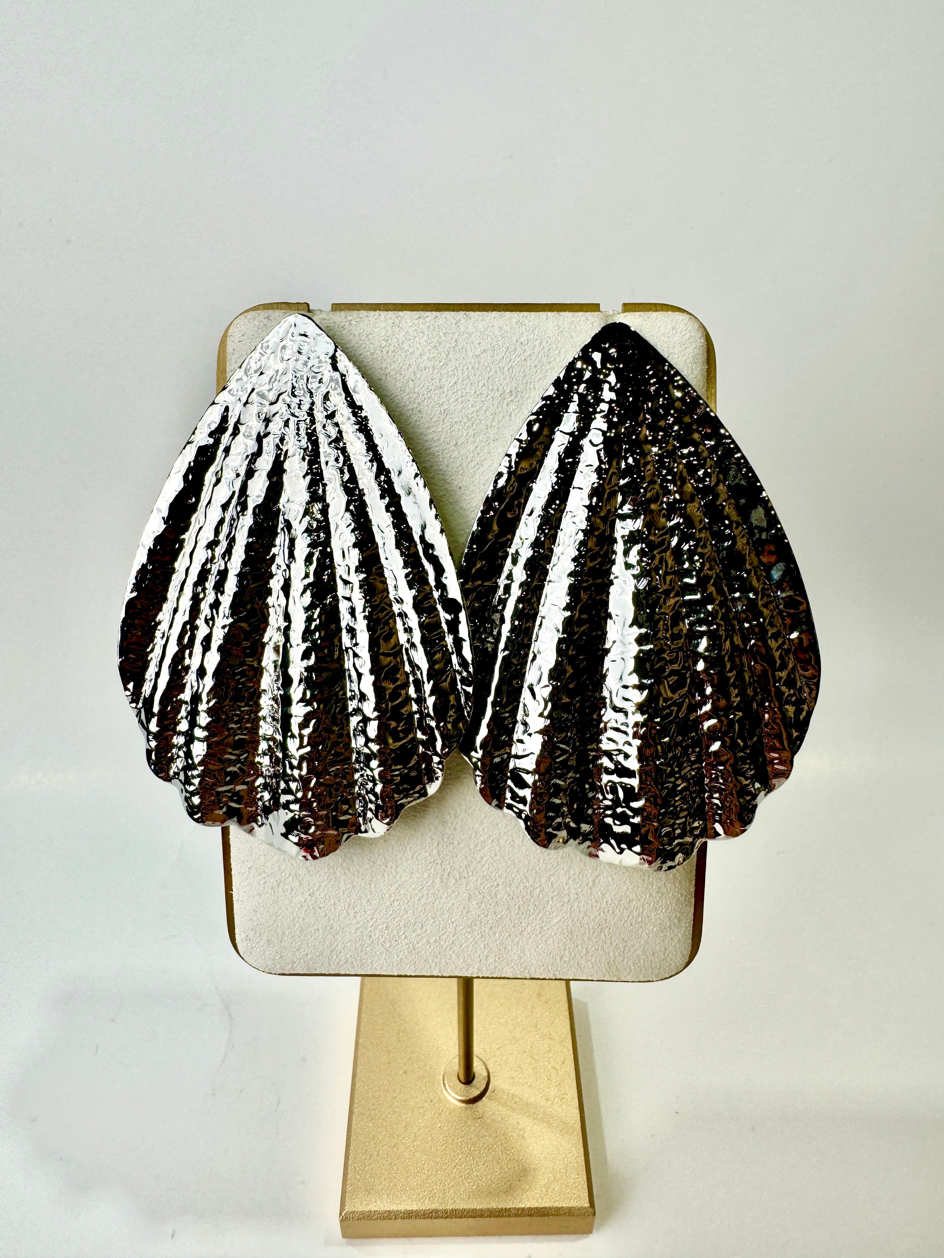 Marina - Shell-Inspired Metallic Earrings