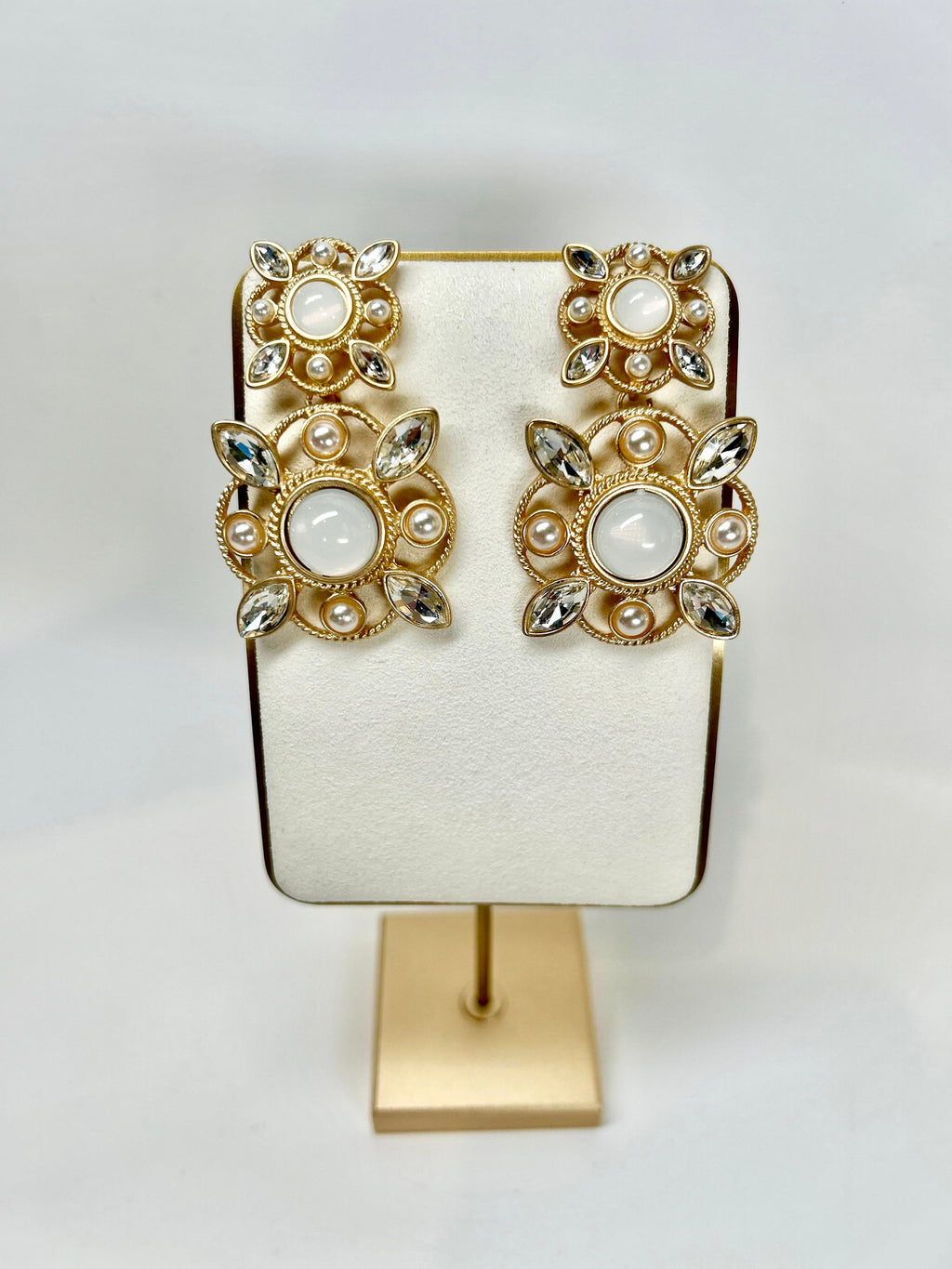 Cata -  Elegant Blooms & Pearls Earrings
